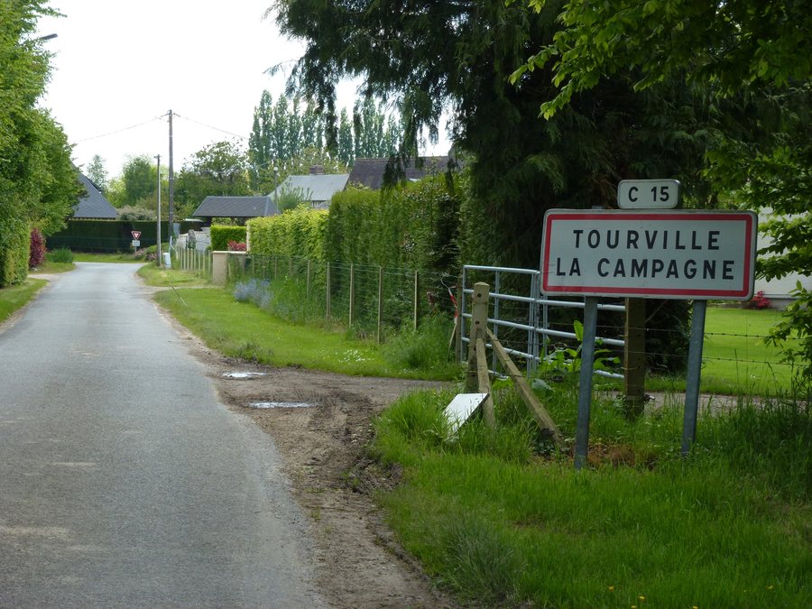 File:Tourville-la-Campagne (Eure, Fr) city limit sign.JPG