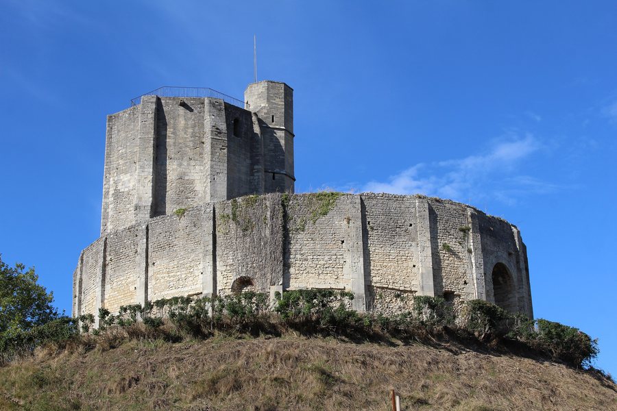 File:Motte Castrale Château Gisors 1.jpg