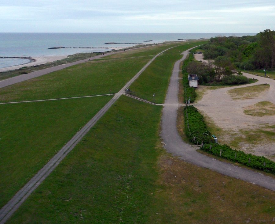 Strand und Parkplatz bei Heidkate an der Ostseeküste
