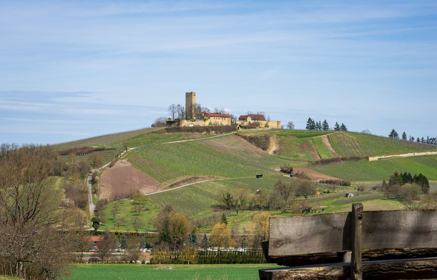 File:Sulzfeld (Baden) - Ravensburg - Ansicht aus SW (1).jpg