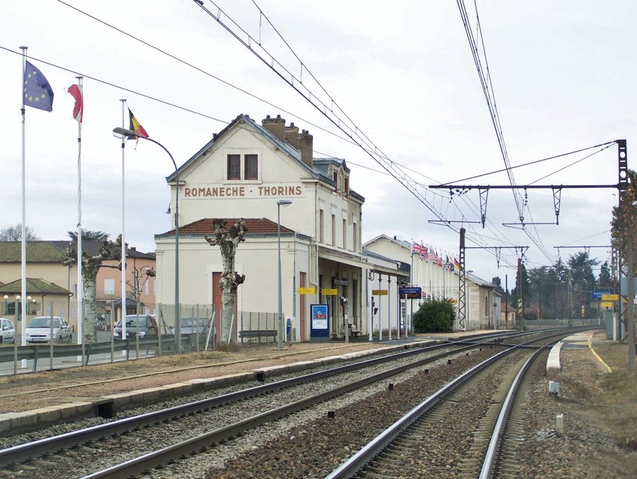 File:Gare de Romanèche-Thorins (2010).JPG