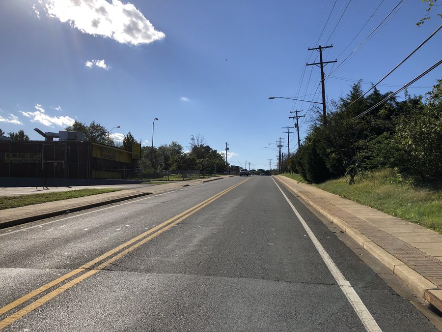 Vista lungo la Maryland State Route 332 a Capitol Heights, Maryland