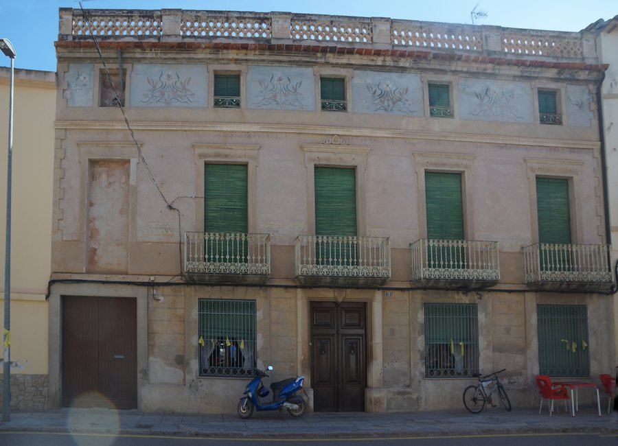 File:Ca Marcó Ginestar façana principal.jpg