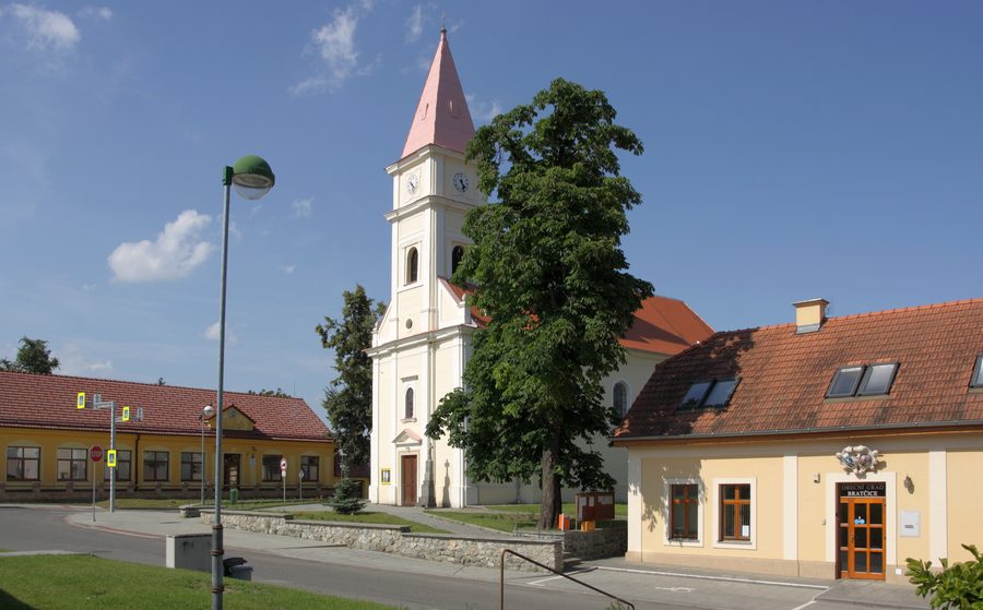 Dreifaltigkeitskirche im Ortszentrum von Bratčice
