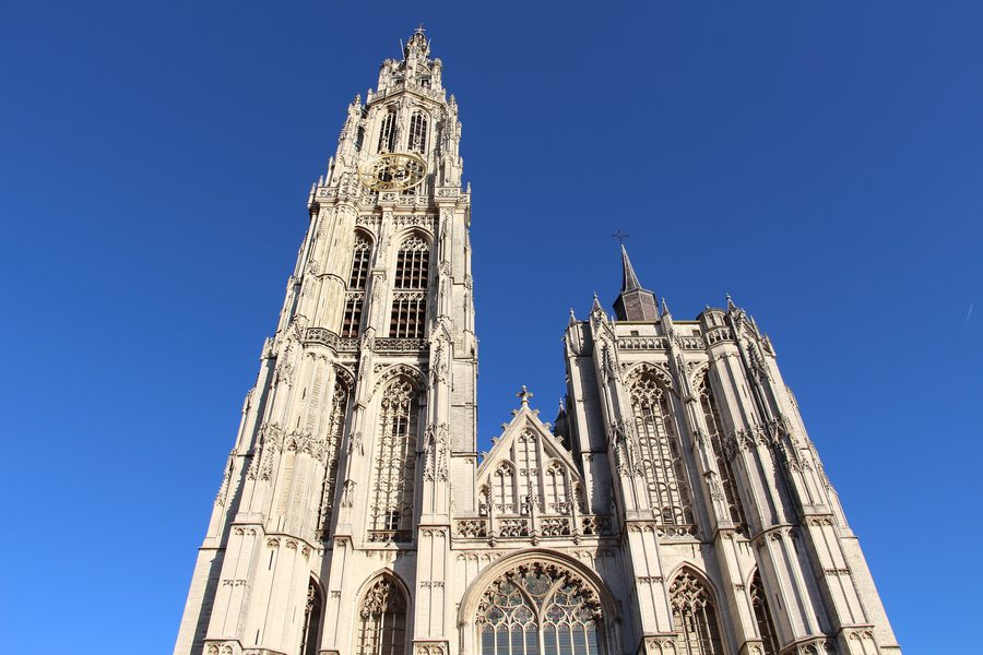 L’esterno gotico della Cattedrale di Nostra Signora ad Anversa.