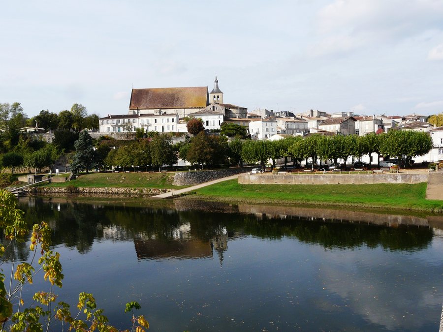 File:Guîtres (3).JPG
