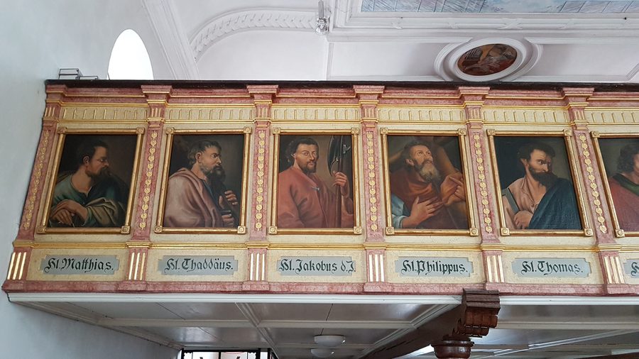 Innenansicht von St. Georg in Böbing mit Emporenbrüstung
