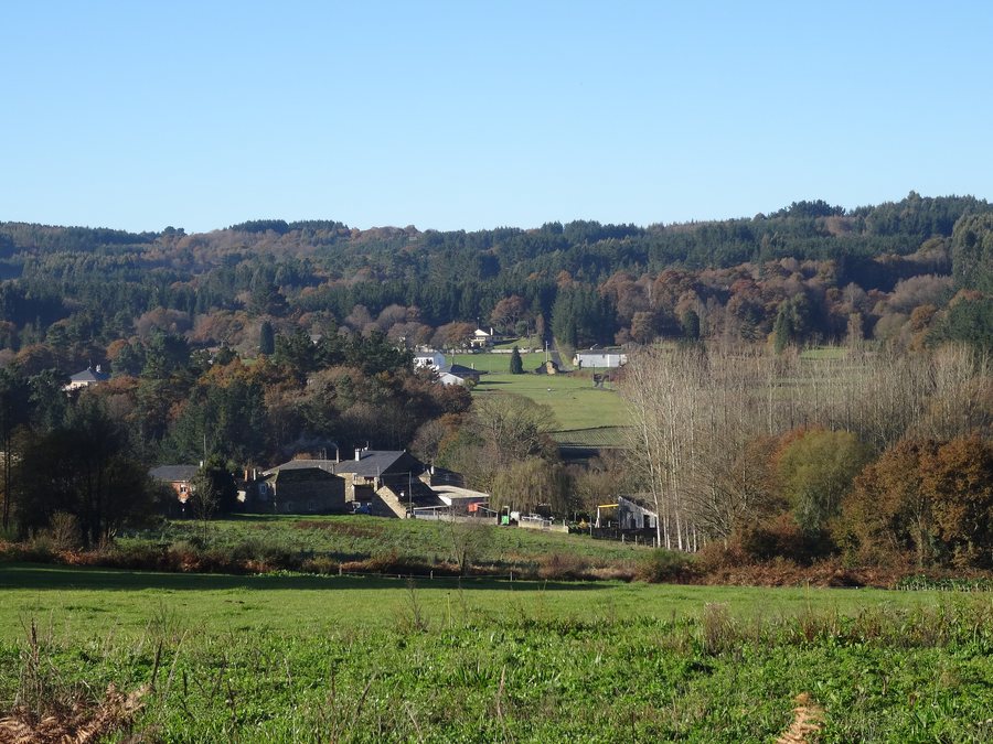 File:Casas en Begonte.jpg