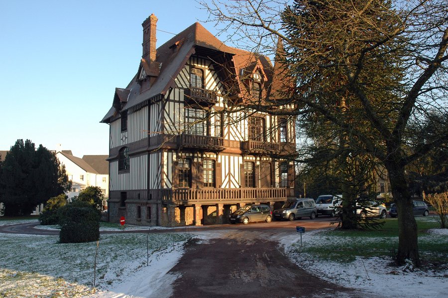 File:Bourgtheroulde-Infreville manoir du Logis.jpg