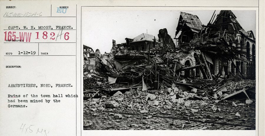 File:Ravages de la Guerre - Ruines - Armentières (France- dép. du Nord). Ruines de l'hôtel de ville qui fut miné par les Allemands - NARA - 31484001.jpg
