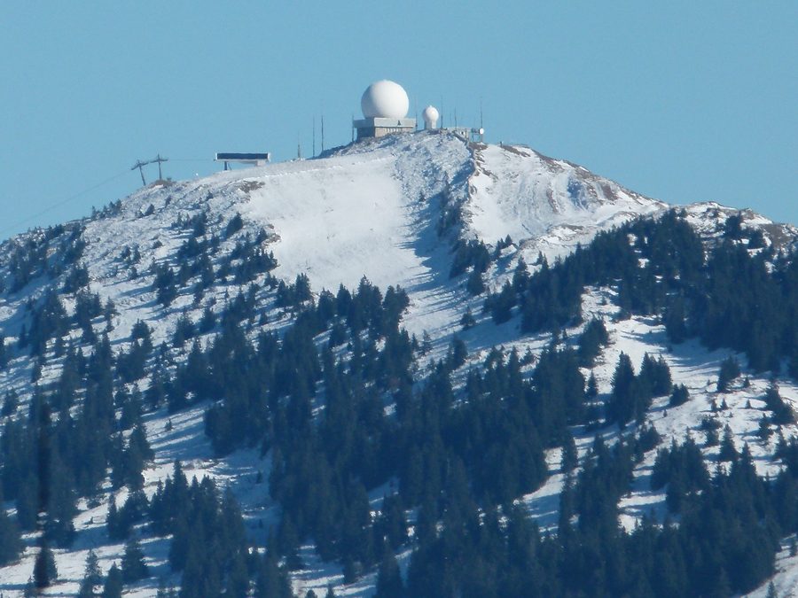 Blick auf den Gipfel La Dôle im Schweizer Jura