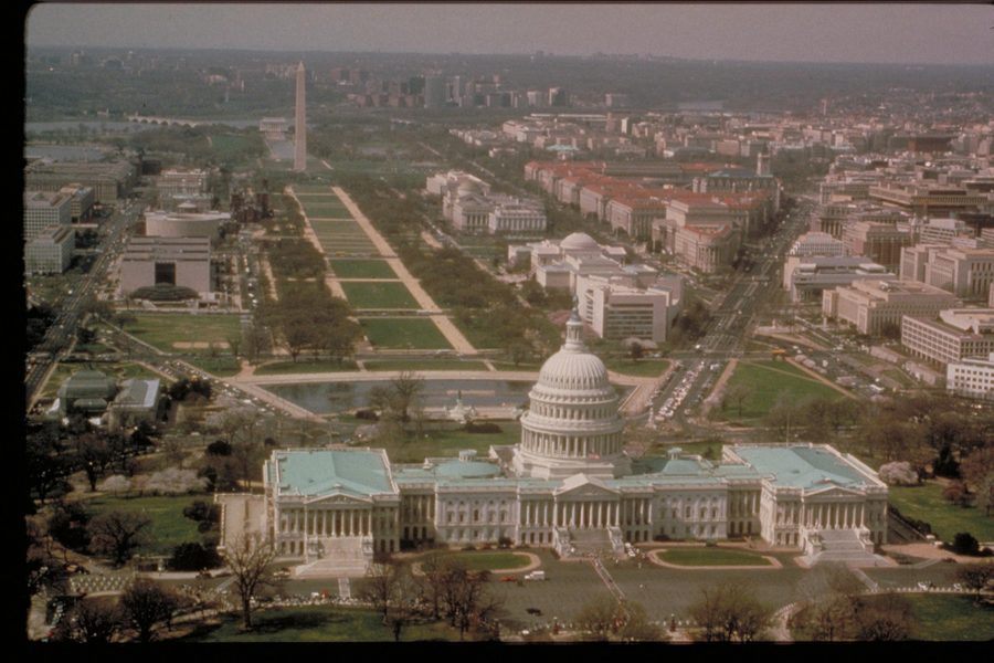 Vista aerea del National Mall a Washington, D.C., con prospettiva dal Capitol verso il Washington Monument
