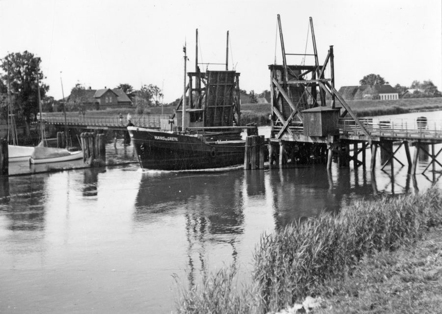 Alte Klappbrücke Heiligenstedten über die Stör