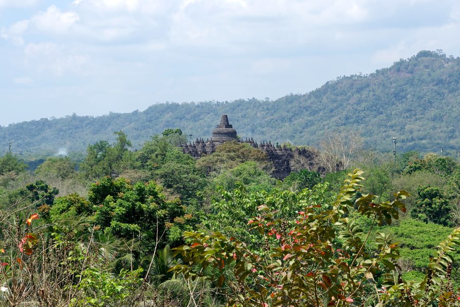 Blick vom Dagi-Hügel auf den Borobudur-Tempel in Zentraljava