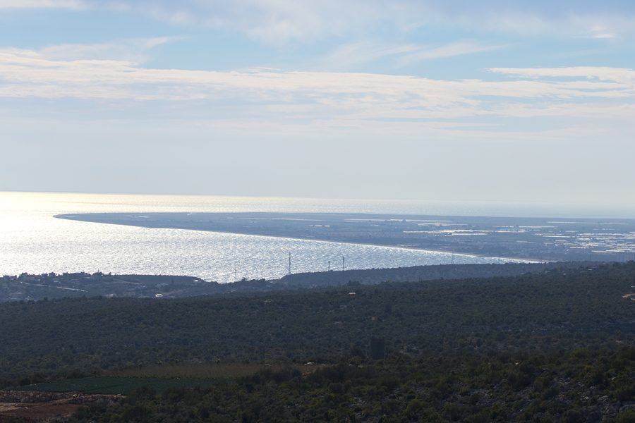 Blick auf das Mittelmeer nahe Kızkalesi in der Provinz Mersin