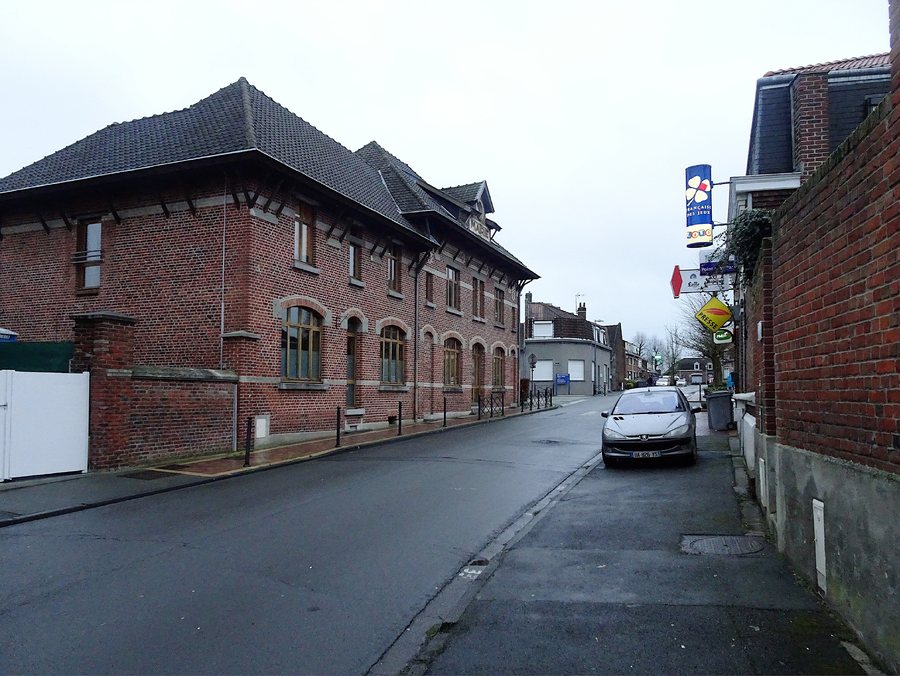 File:Prémesques centre du village, la mairie (1).JPG