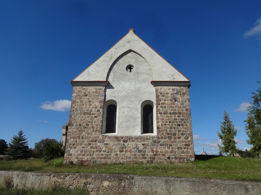 Chiesa del villaggio a Haßleben nel Boitzenburger Land, vista da est