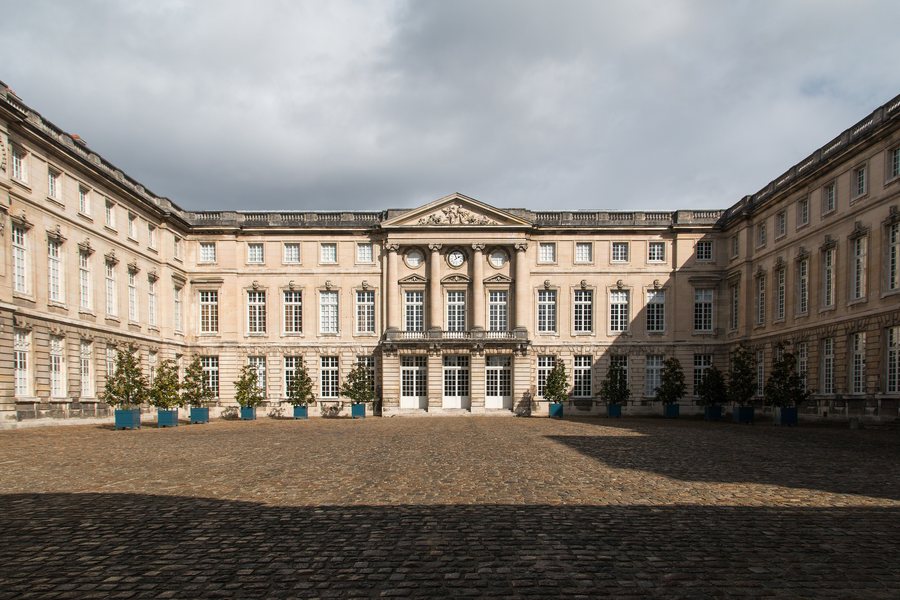 File:Château de Compiègne-Cour d'honneur-20140303.jpg