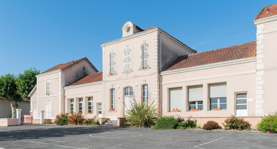File:Town hall of Ladeveze-Riviere (2).jpg