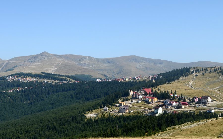 Vista sulla località di montagna Rânca nel distretto di Gorj