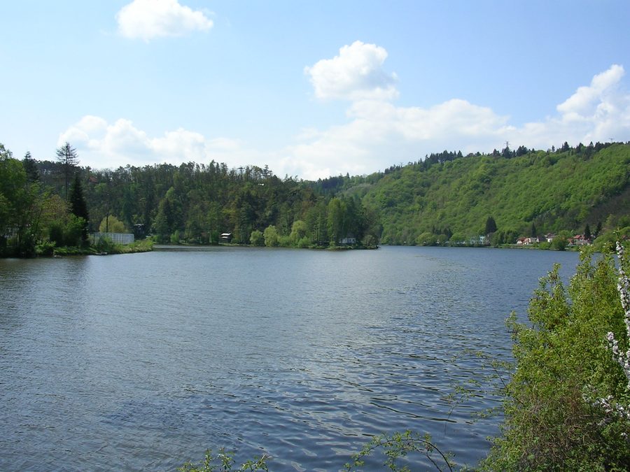Zusammenfluss von Moldau und Sázava bei Davle