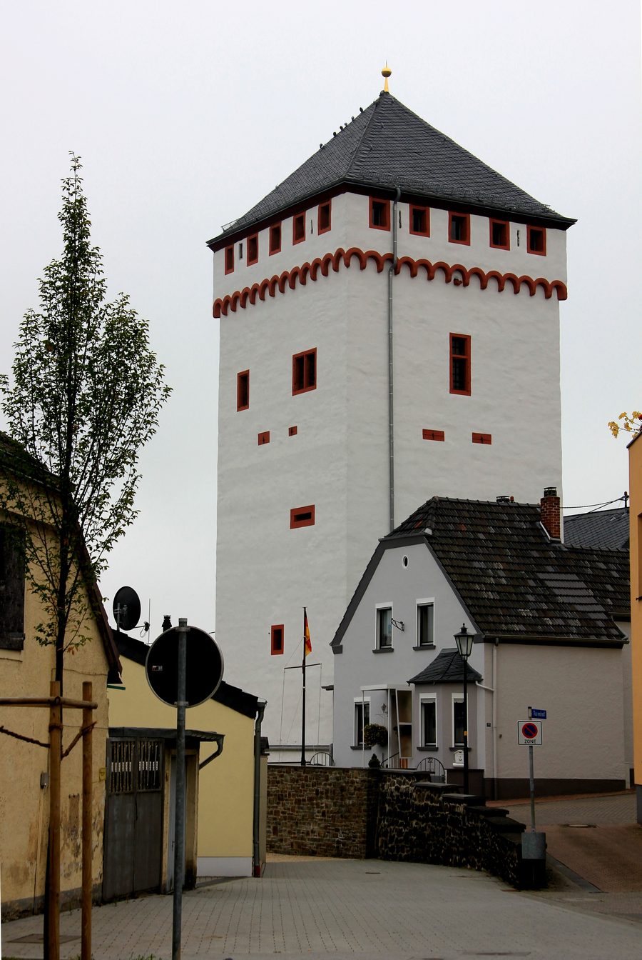Weißer Turm in Weißenthurm, ehemaliger Grenzturm zwischen Kurtrier und Kurköln