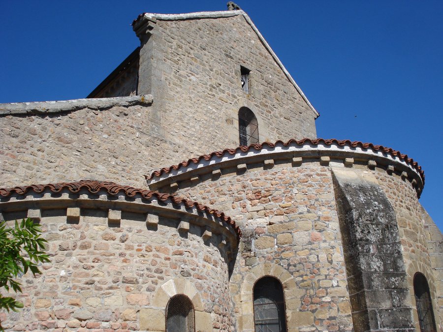 File:Issy-l'Évêque (Saône-et-Loire), chevet de l'église.JPG