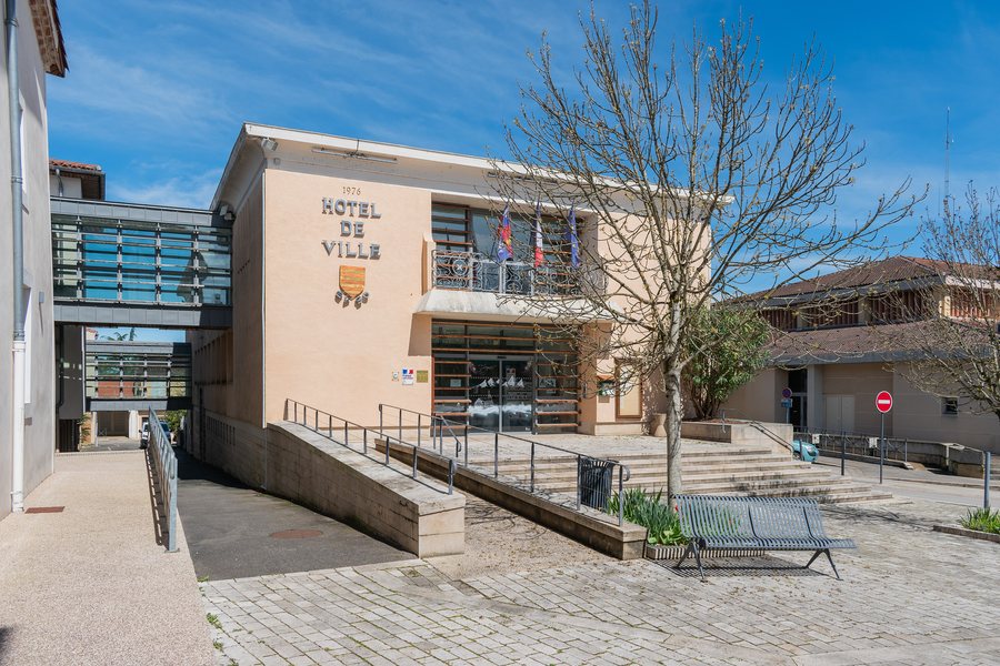 File:Town hall of Eauze (1).jpg