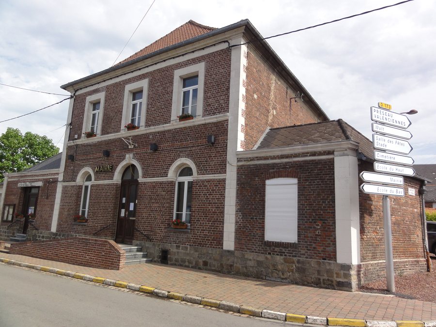 File:Maresches(Nord,Fr) mairie.JPG