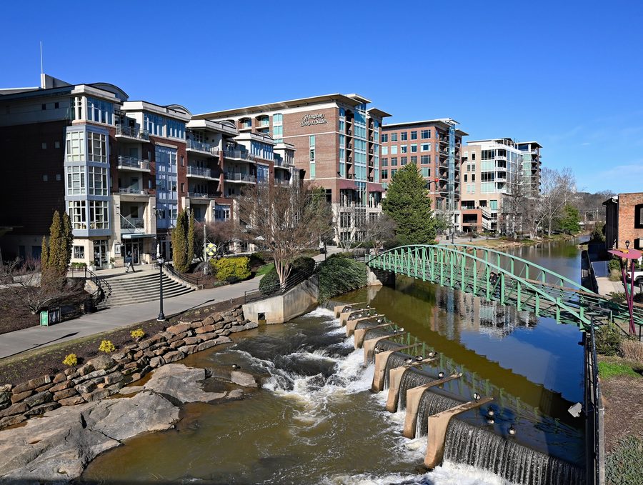 Reedy River che scorre attraverso Greenville, South Carolina