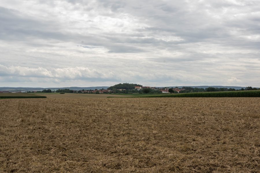 Wallersteiner Felsen erhebt sich markant über die Riesebene