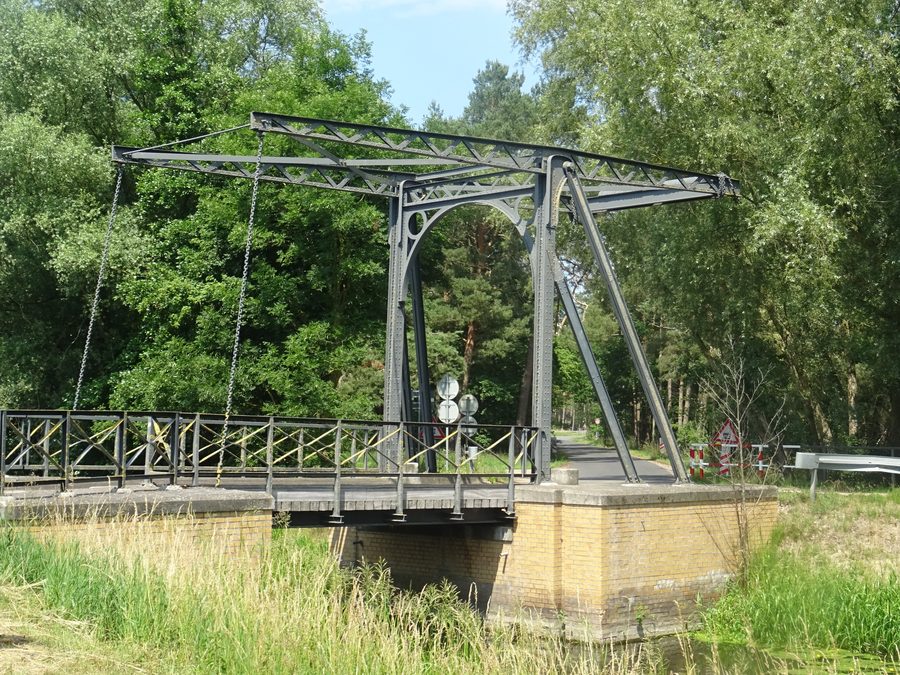 Denkmalgeschützte Klappbrücke im Schwiesower Forst in der Gemeinde Groß Schwiesow