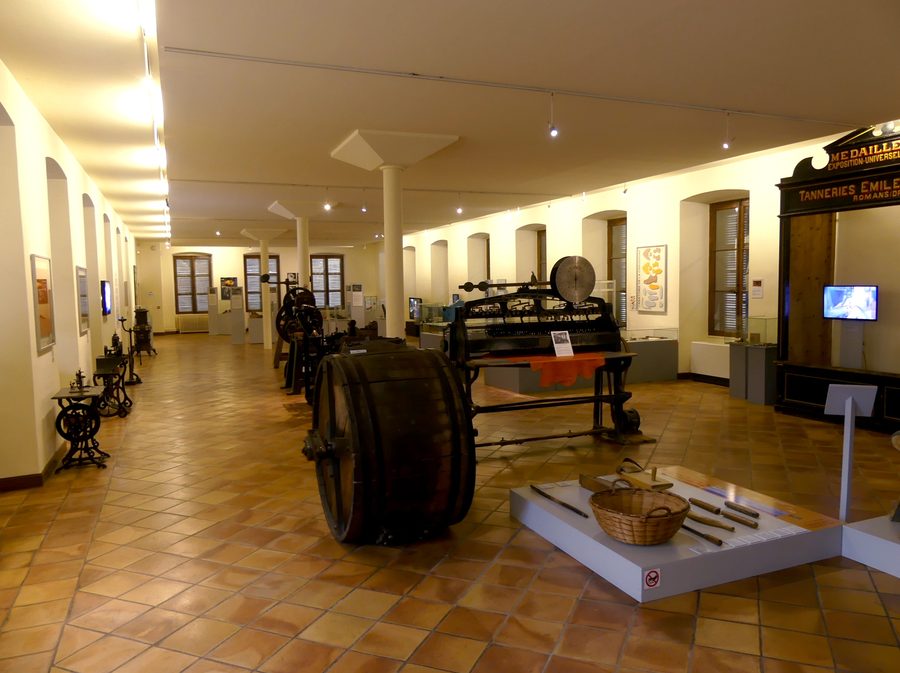 Erster Stock des Internationalen Schuhmuseums in Romans-sur-Isère