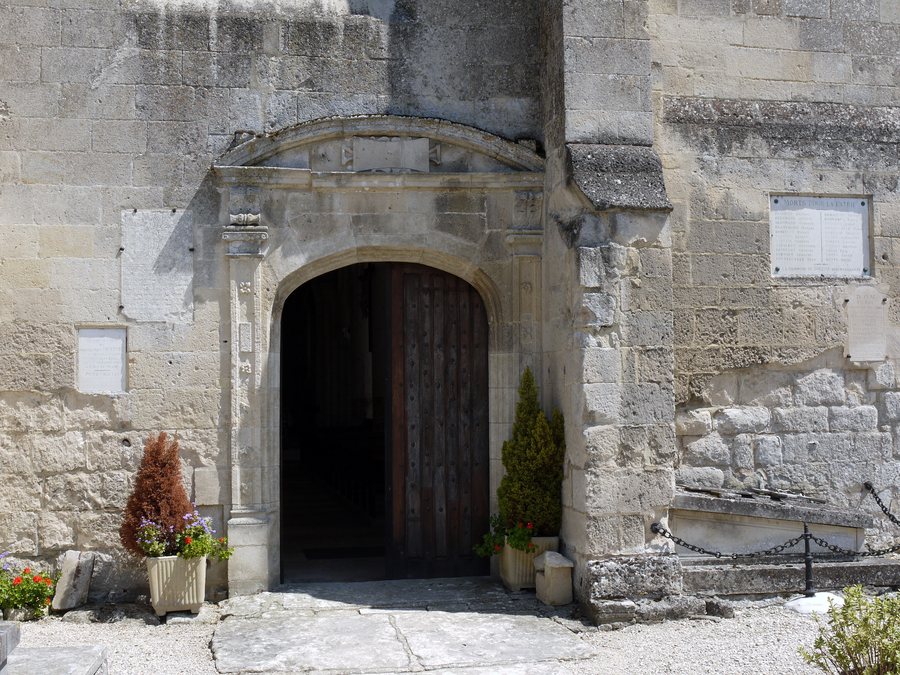 File:Porche de l'église de Chelles P1120734 31-07-2011 13-05-29.jpg