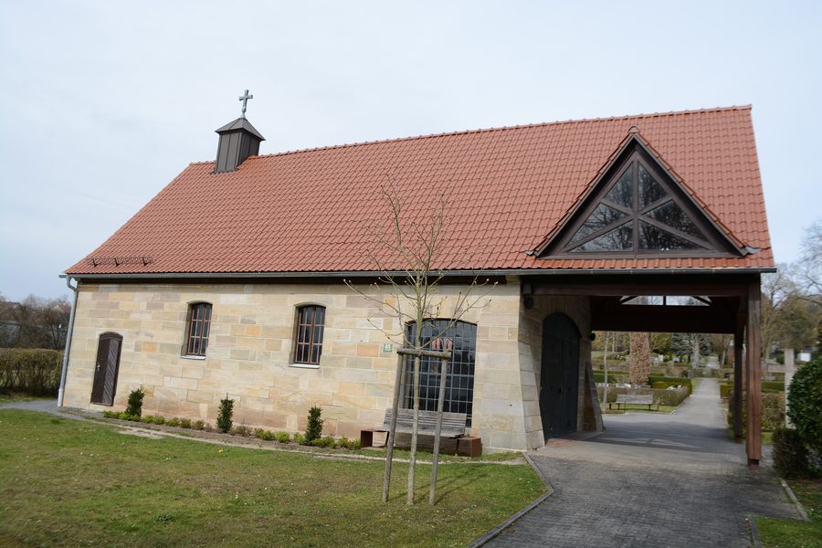 Aussegnungshalle des Friedhofes Ebersdorf bei Coburg