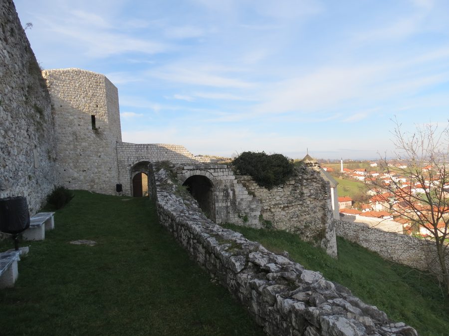 Festung von Tešanj in der historischen Altstadt