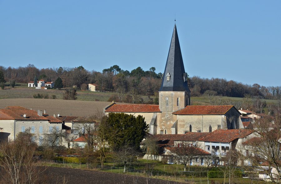 File:Montboyer 16 Toits&clocher 2013Kt.jpg