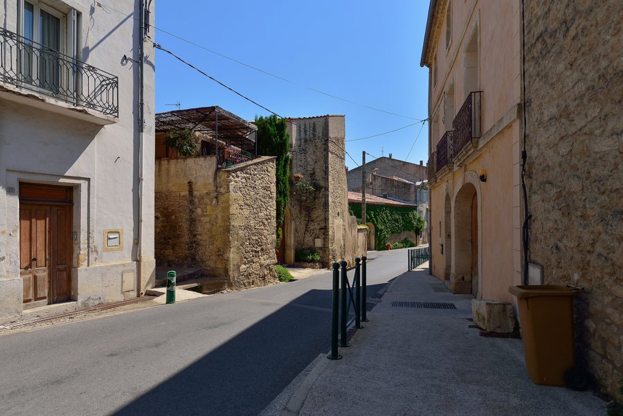 File:Montbazin, Hérault 01.jpg