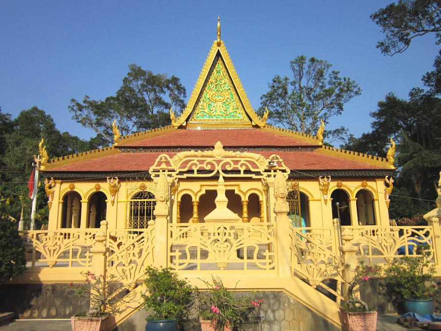 Chính điện chùa Âng tại Trà Vinh, Vietnam