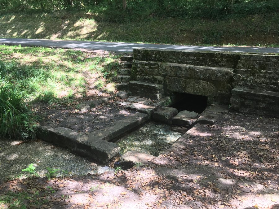 File:Saint-Bris-des-Bois (17) - Source de Fontouzane.jpg