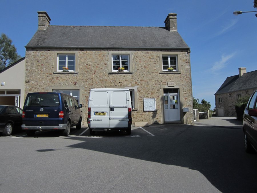 File:L'Étang-Bertrand - Mairie.JPG