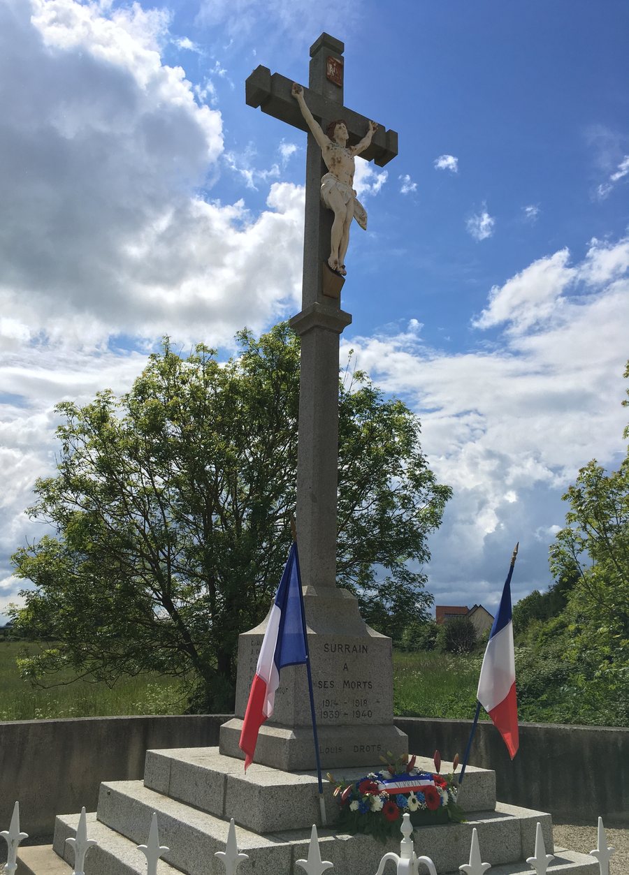 File:CroixMonumentAuxMorts-Surrain-1.jpg