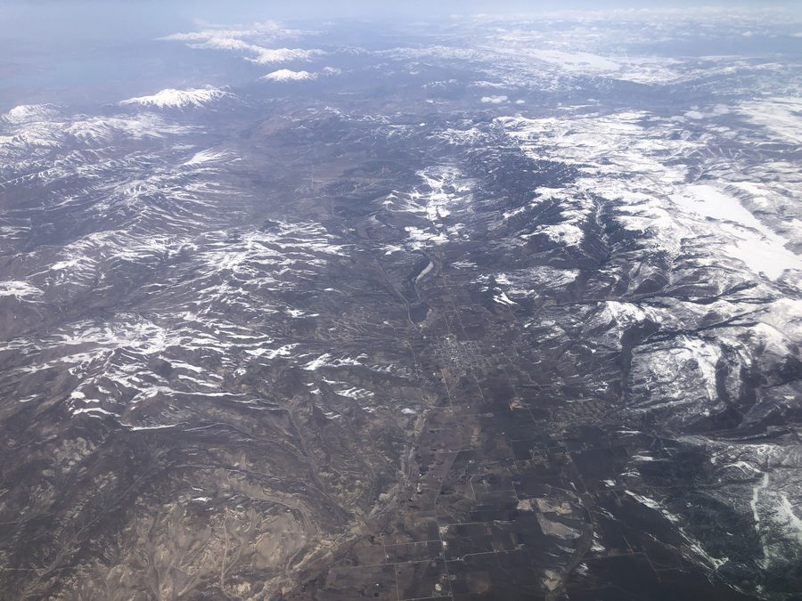 Vista dall’aereo sulla Sanpete Valley e sulle montagne nella Contea di Sanpete