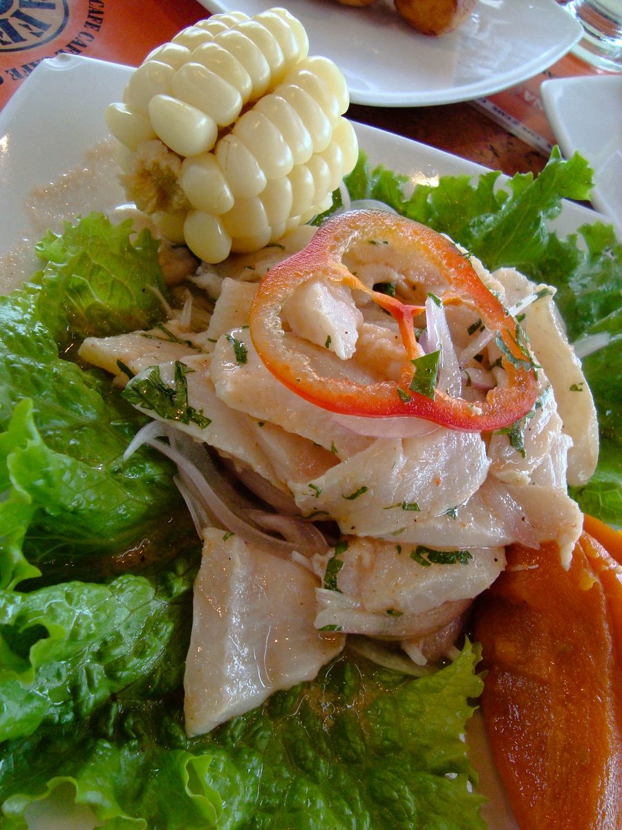 Ceviche peruviano con pesce e agrumi