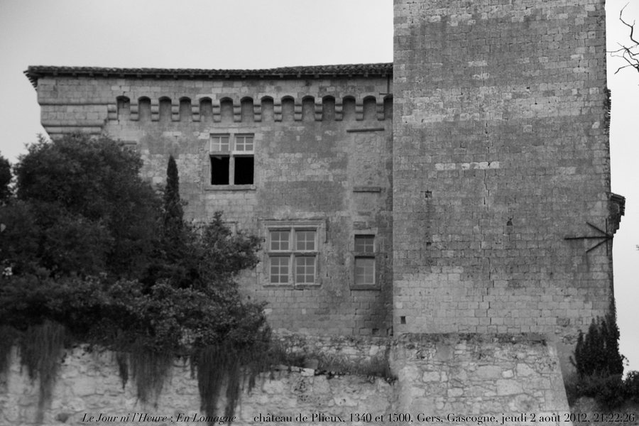 File:Le Jour ni l’Heure 5898 , En Lomagne — château de Plieux, 1340 ^ 1500, Plieux, Gers, Gascogne, Midi-Pyrénées, France, jeudi 2 août 2012, 21-22-26 - Flickr - Renaud Camus.jpg