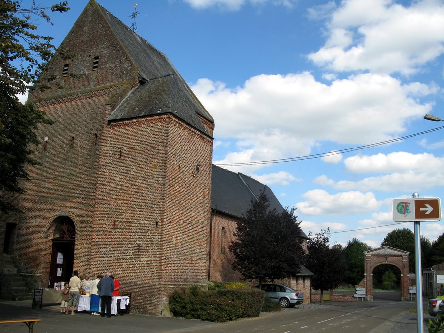 File:Jeantes église fortifiée 1.jpg