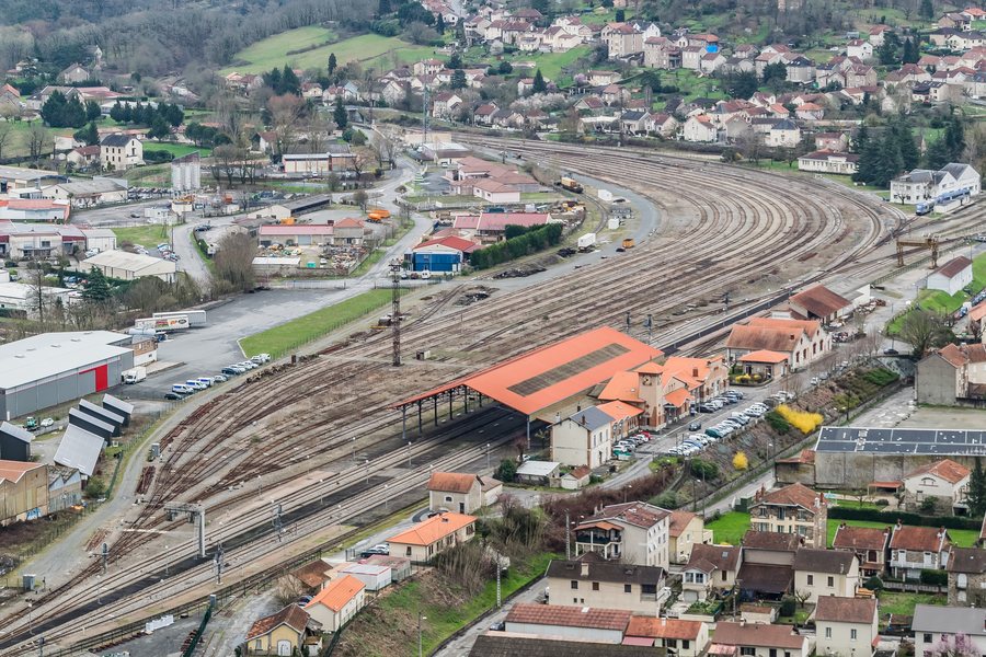 File:Train station in Capdenac-Gare.jpg