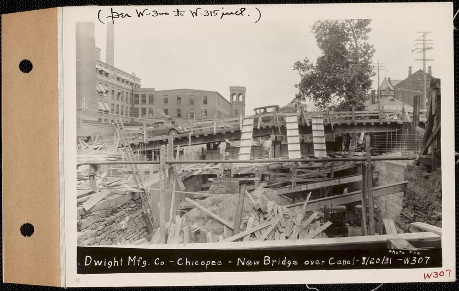 Ponte della Dwight Manufacturing Co. su un canale a Chicopee, Massachusetts, nel 1931