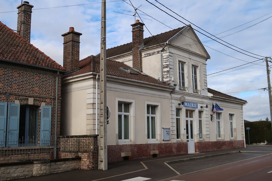 File:Saint-Benoît-sur-Seine, mairie.jpg