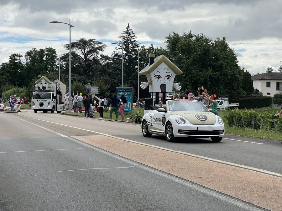 File:Caravane Étape 6 Tour France 2024 Route Cluny - Charnay-lès-Mâcon (FR71) - 2024-07-04 - 105.jpg